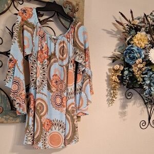 Honeyme Multicolor Floral Pattern Blouse. Excellent Condition NWOT Size Medium